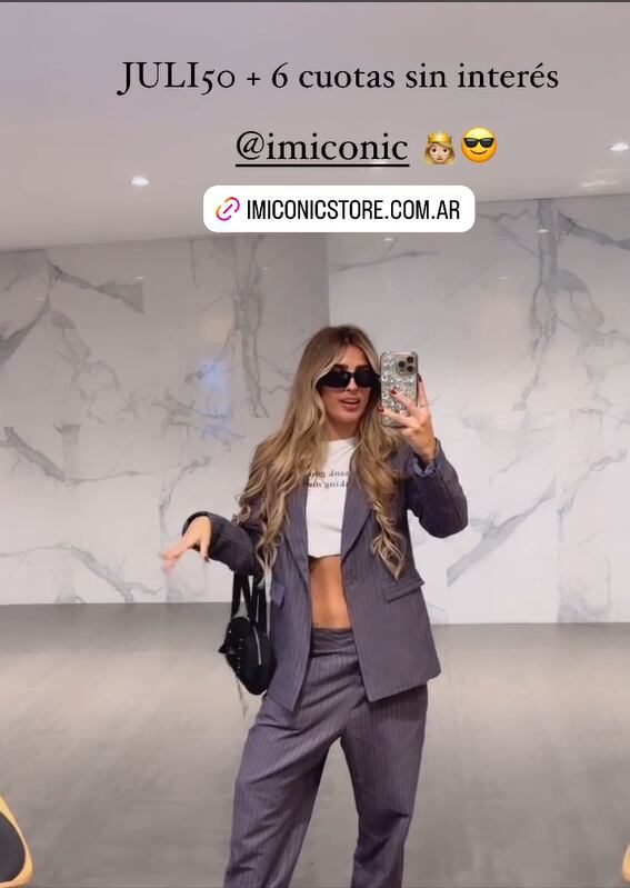 Julieta Poggio posó con un look super trendy y conquistó las miradas de todos sus fans