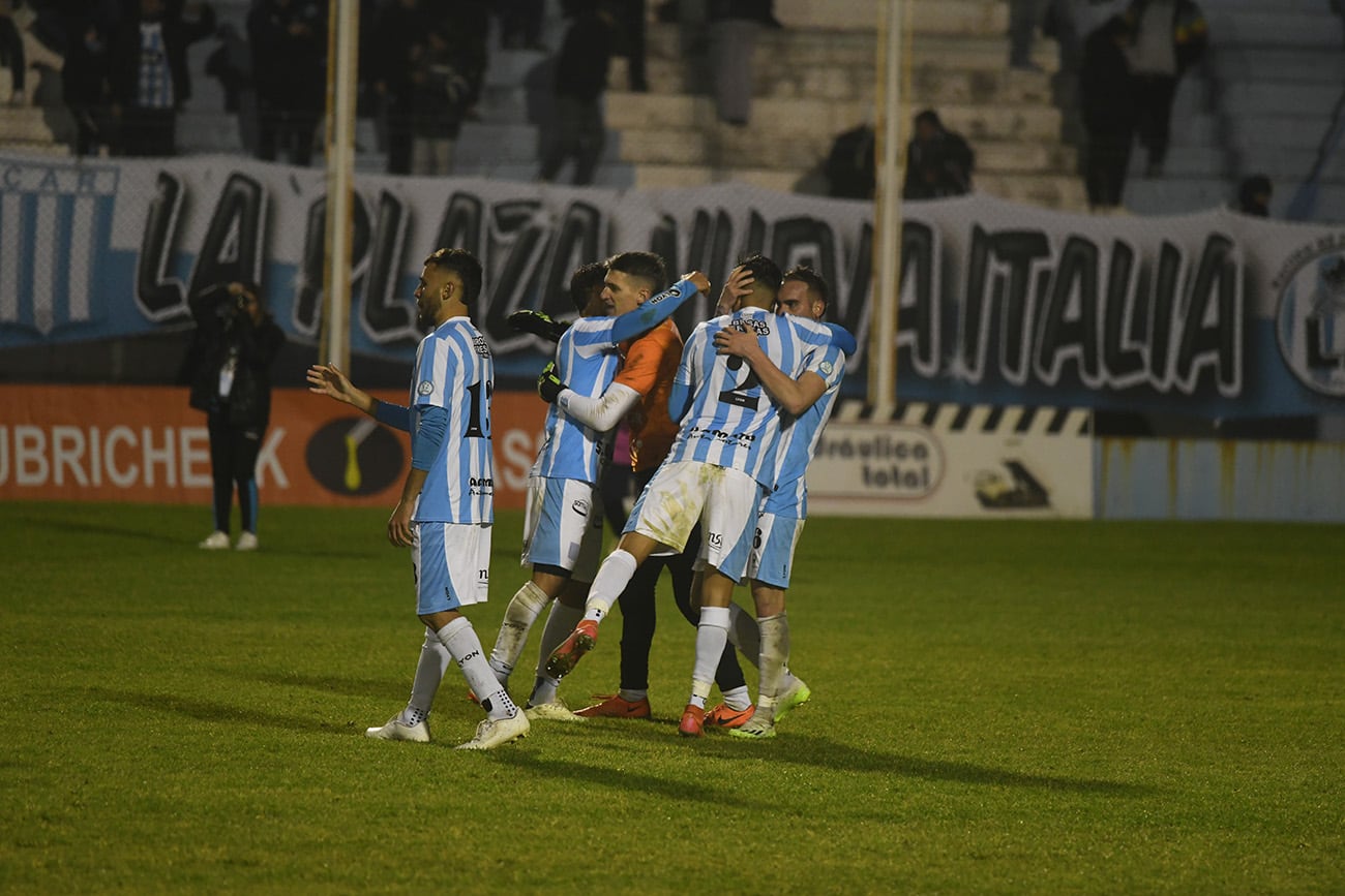 Racing derrotó Patronato por 1 a 0 en el Miguel Sancho ( Ramiro Pereyra/ La Voz)