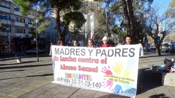 Los padres de los niños del Jardín 31 piden justicia.