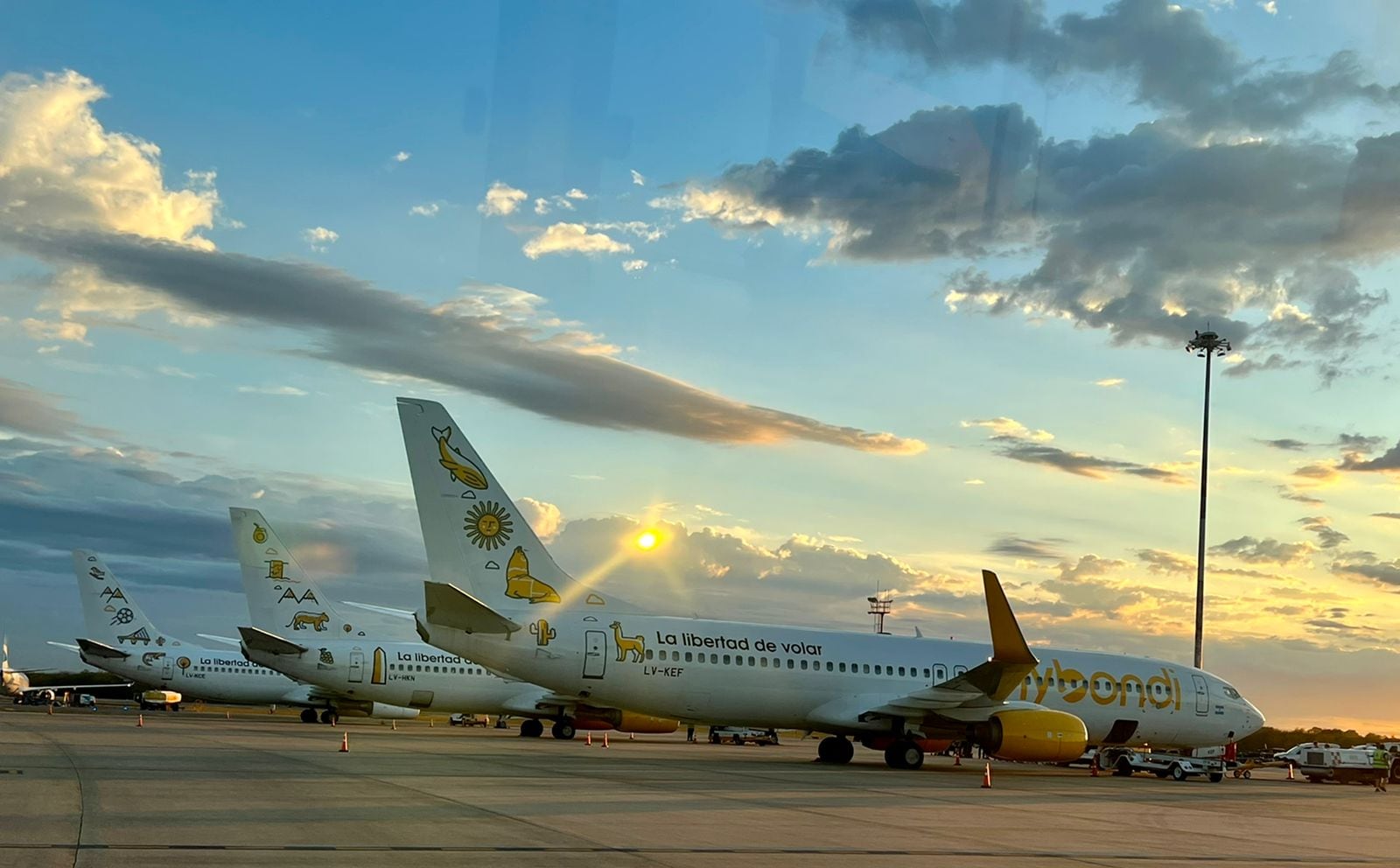 La aeronave de FlyBondi despegó en Aeroparque y aterrizó en Ezeiza.