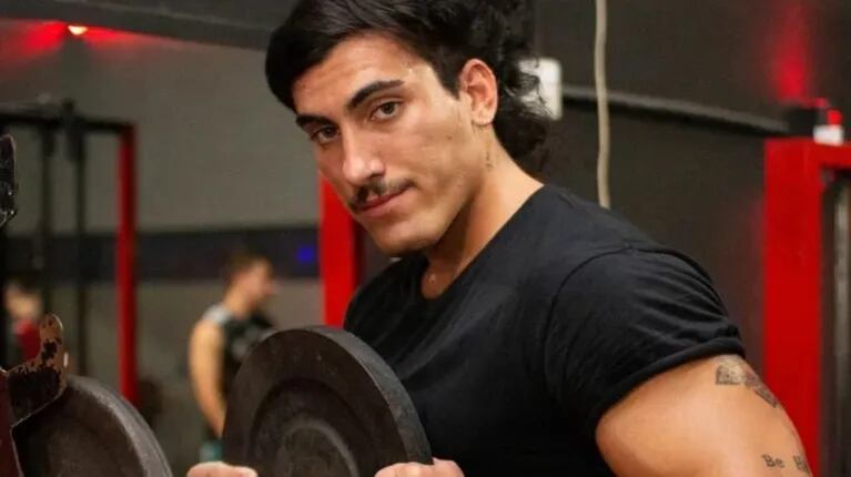 Holder trabajó como personal trainer cuando su mamá se enfermó y tuvieron que operarla.