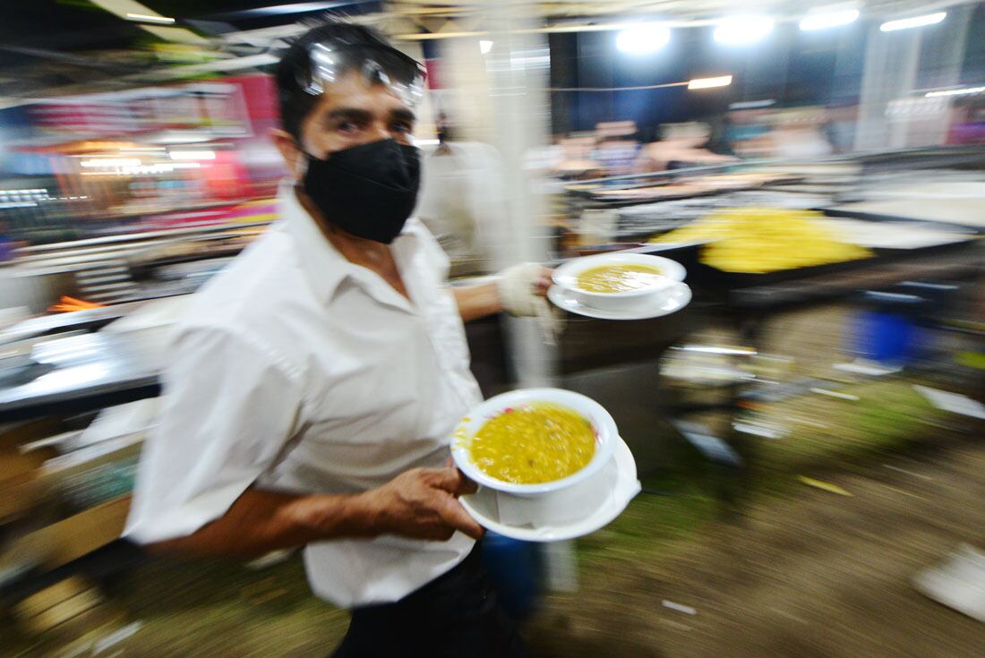 El espectáculo de la comida durante el Festival de Doma y Folklore de Jesus María  merece destacarse en un lugar especial. Foto Javier Ferreyra