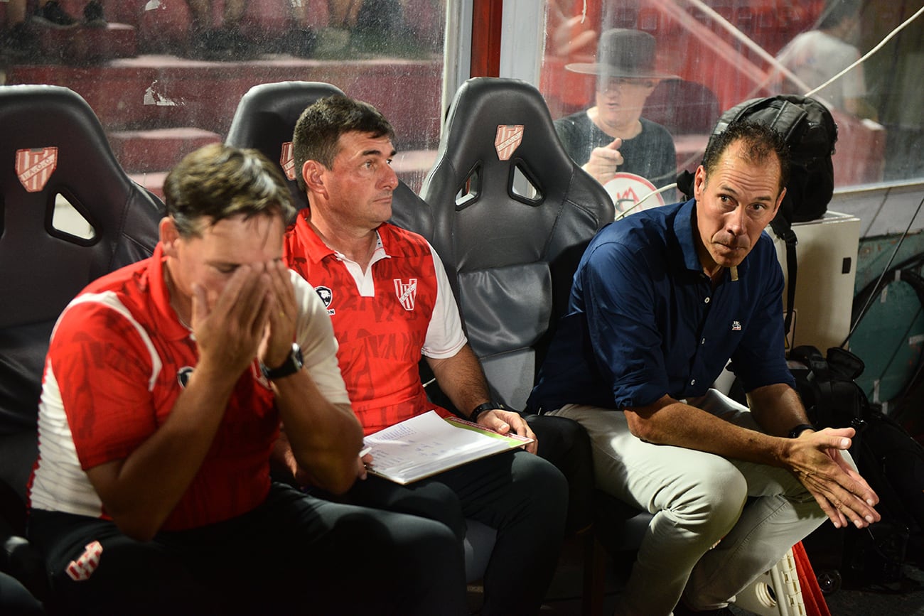 Lucas Bovaglio director técnico entrenador del Club Instituto Atlético Central Córdoba. Partido Instituto 1 Atlético Tucumán 1. (José Gabriel Hernández / La Voz)