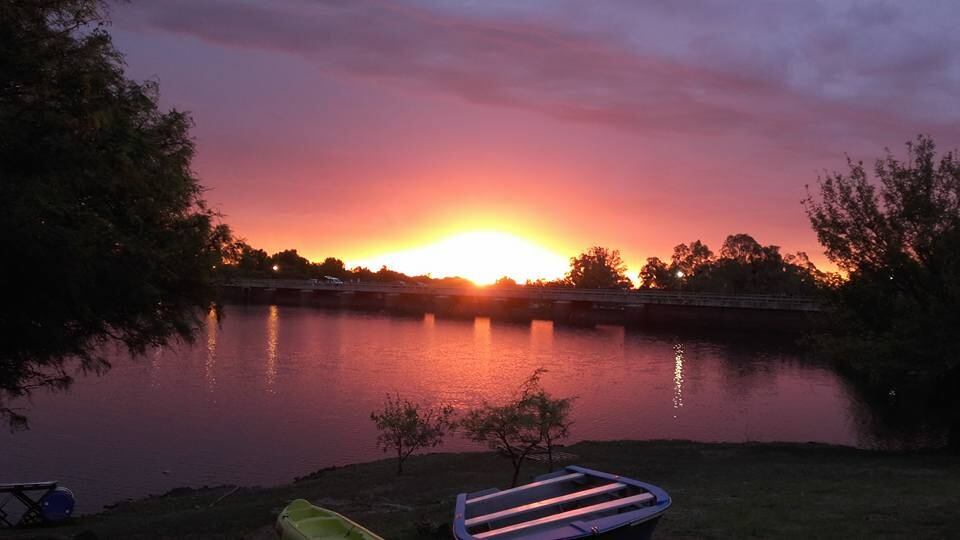 Un dique poco conocido, ideal para visitar durante los atardeceres.