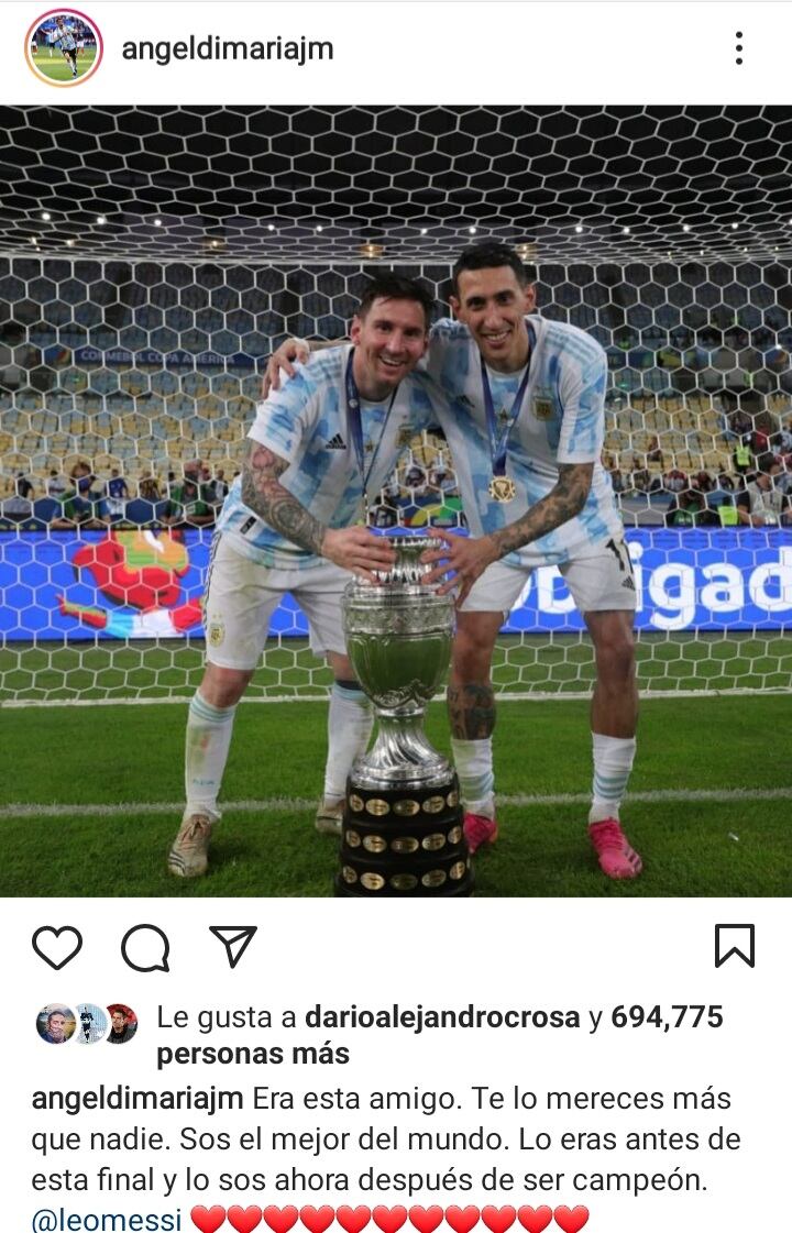 Los rosarinos posaron juntos con la copa en el Maracaná.