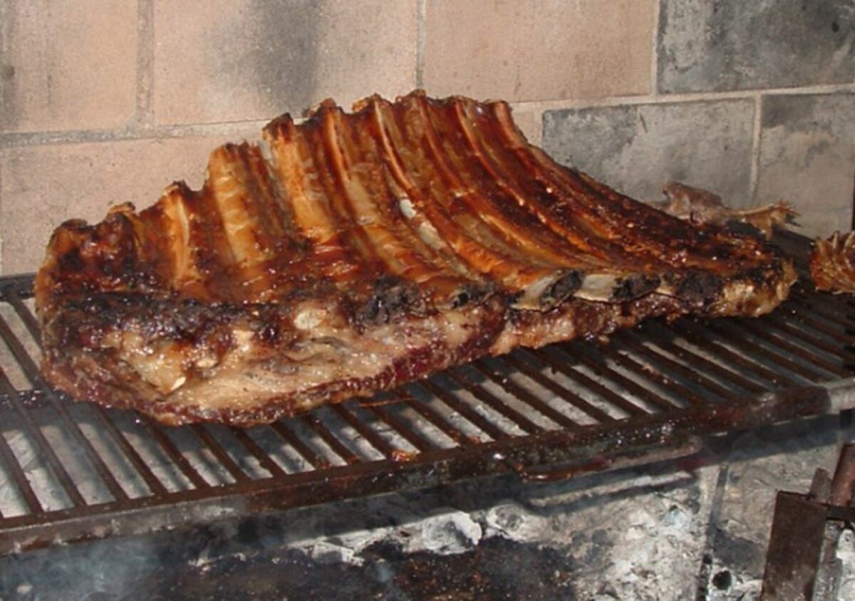 Robo insólito: delincuentes entraron a un salón de eventos y se llevaron un costillar