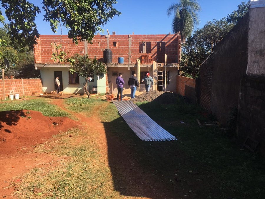 Nuevamente, un albañil cayó desde una obra en construcción.