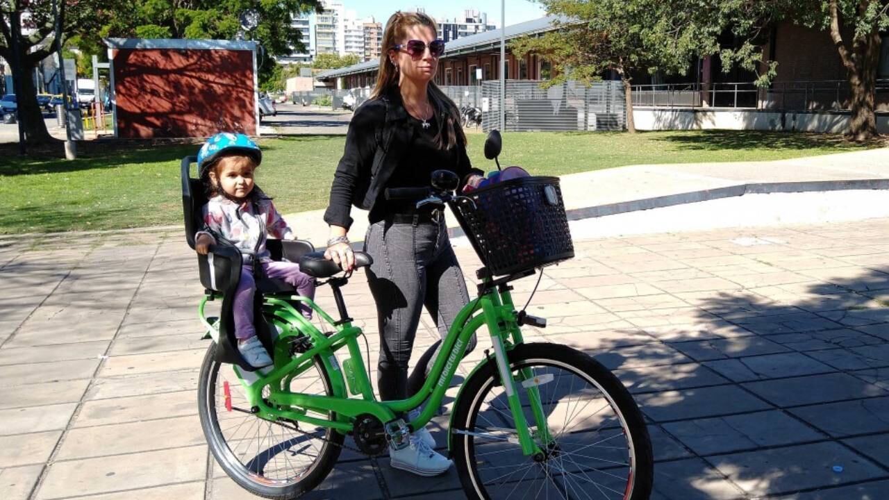 Suman bicicletas públicas con sillitas en Rosario