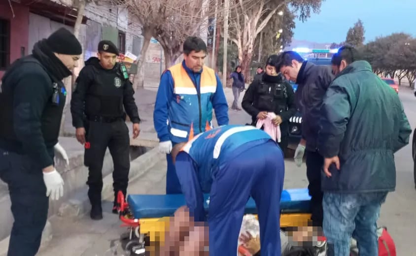 Hermoso milagro: policías mendocinos ayudaron a una mujer a dar a luz en medio de la calle