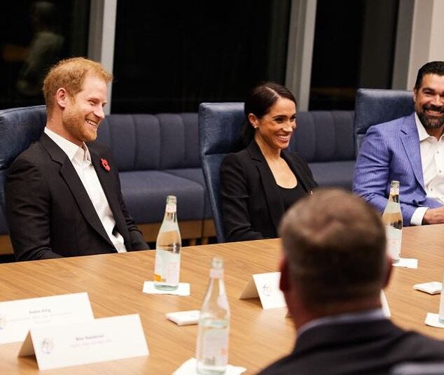 Meghan Markle deslumbró con un increíble traje sastrero, el “must” de esta temporada