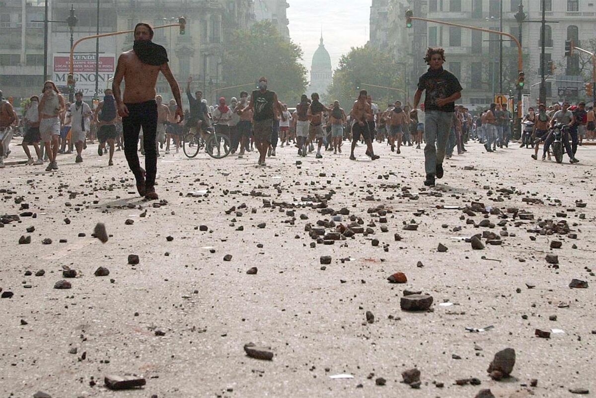 Crisis del 2001: así fue el diciembre que terminó por desatar el caos político y social en Argentina