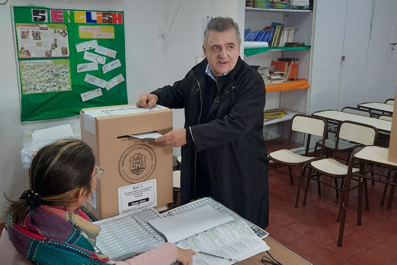 Mario Negri, al votar este domingo (Twitter).