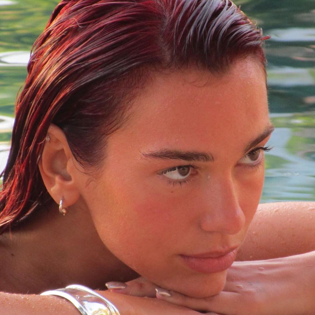 Dua Lipa, como una sirena deslumbró con un traje de baño ultra sexy