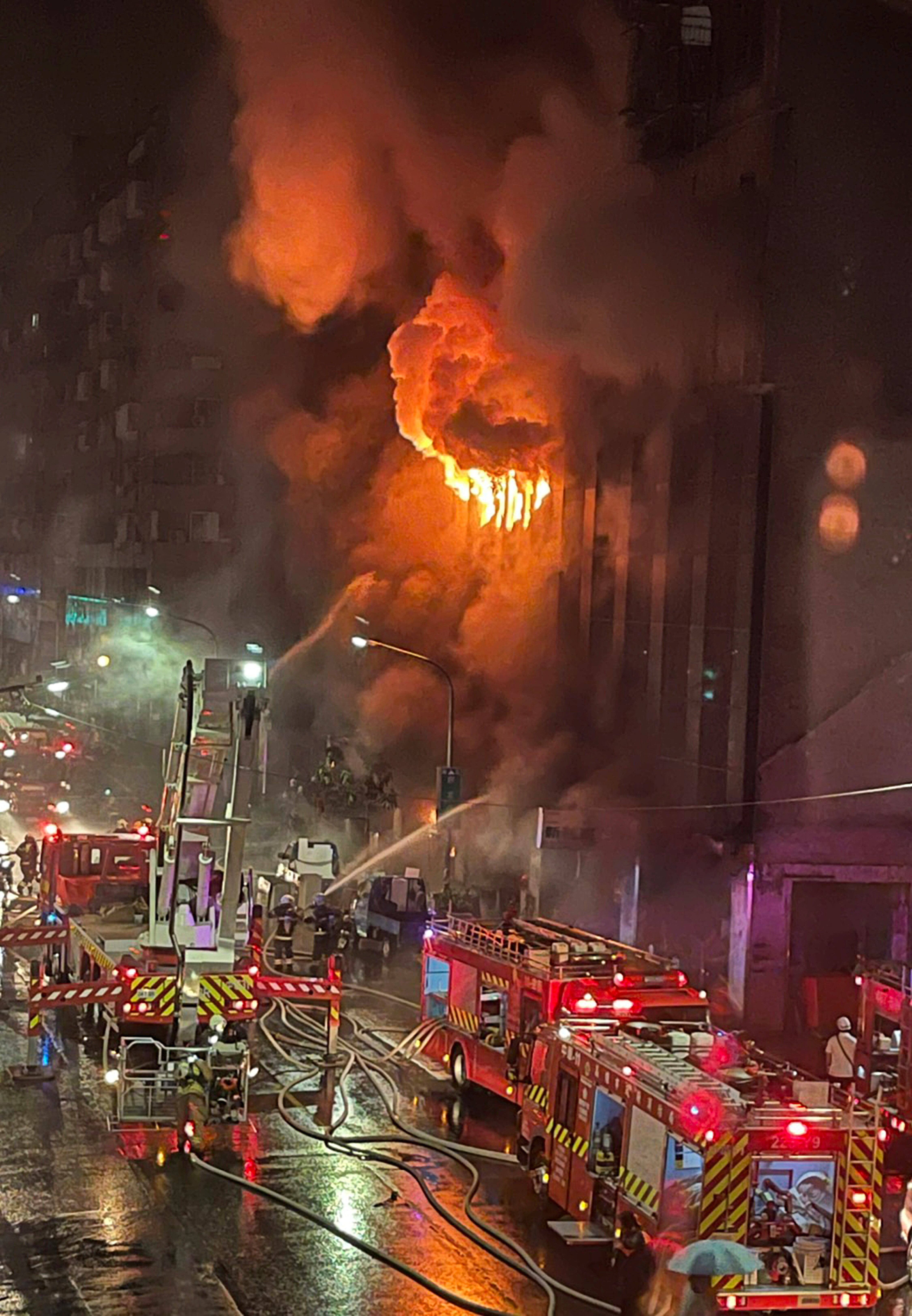 A las dos horas, los bomberos ya habían podido controlar la mayor parte de las llamas.