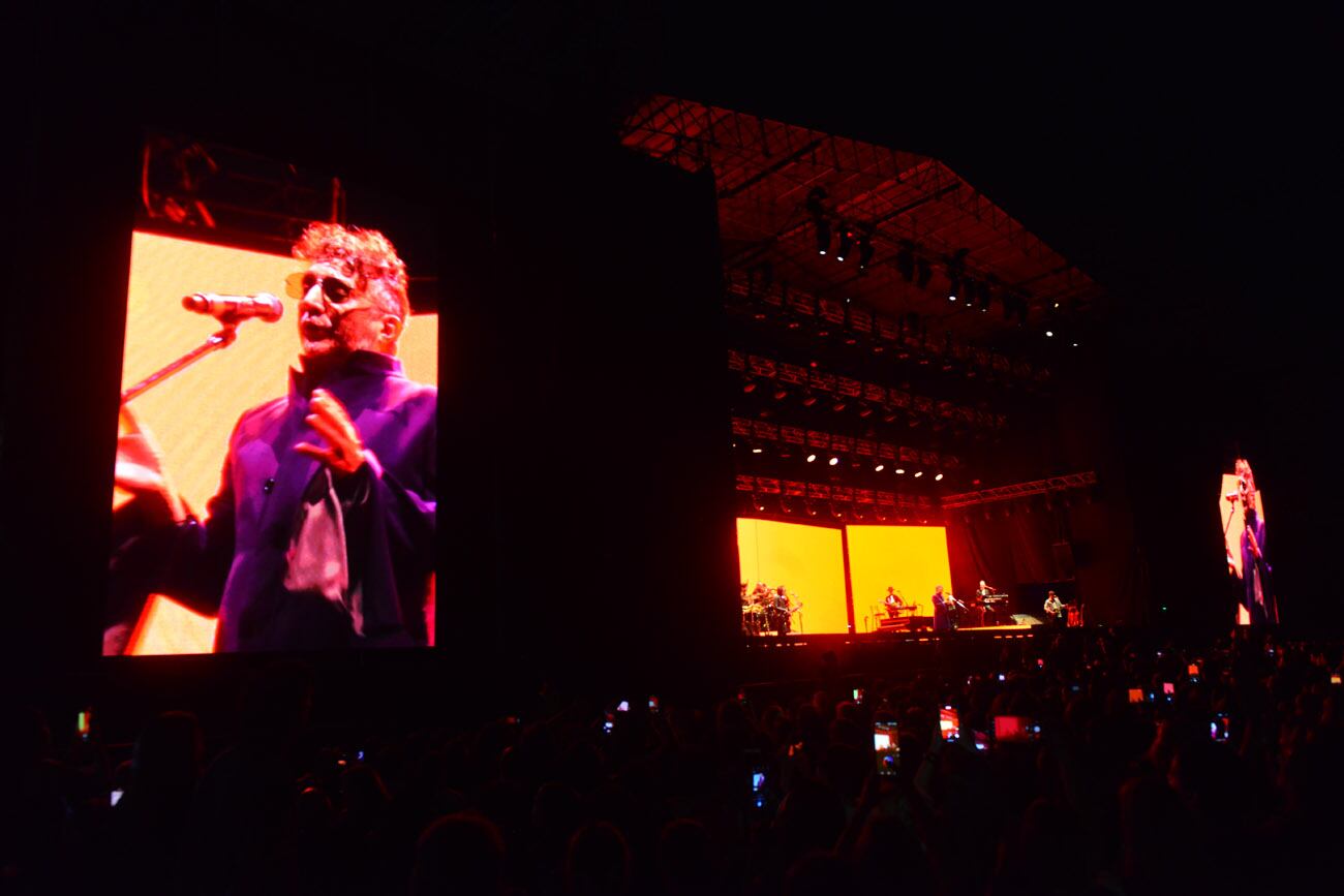 Fito Paez dio un show ante una muiltitud en el Monumental de Alta Córdoba.  (Nicolás Bravo / La Voz)