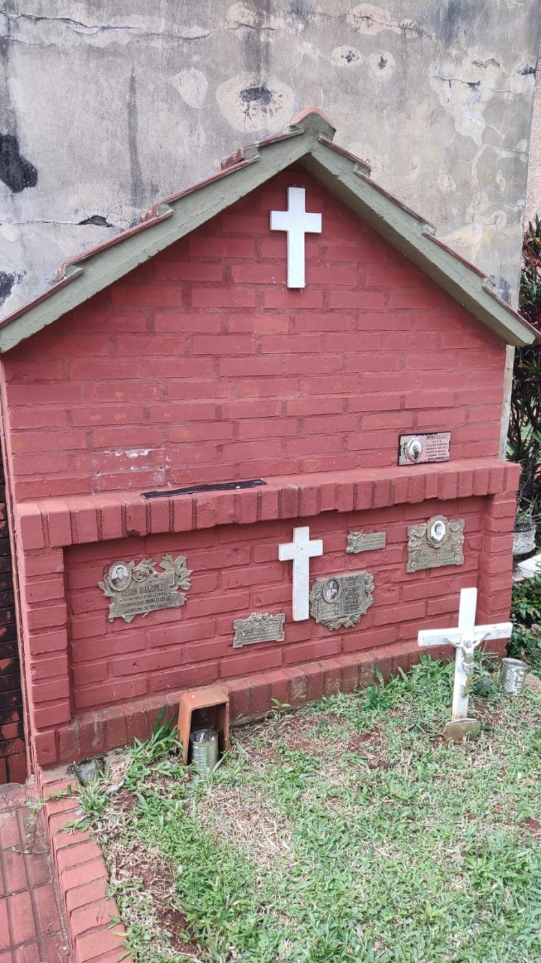 Vandalismo en el Cementerio La Piedad: denuncian robo de placas.