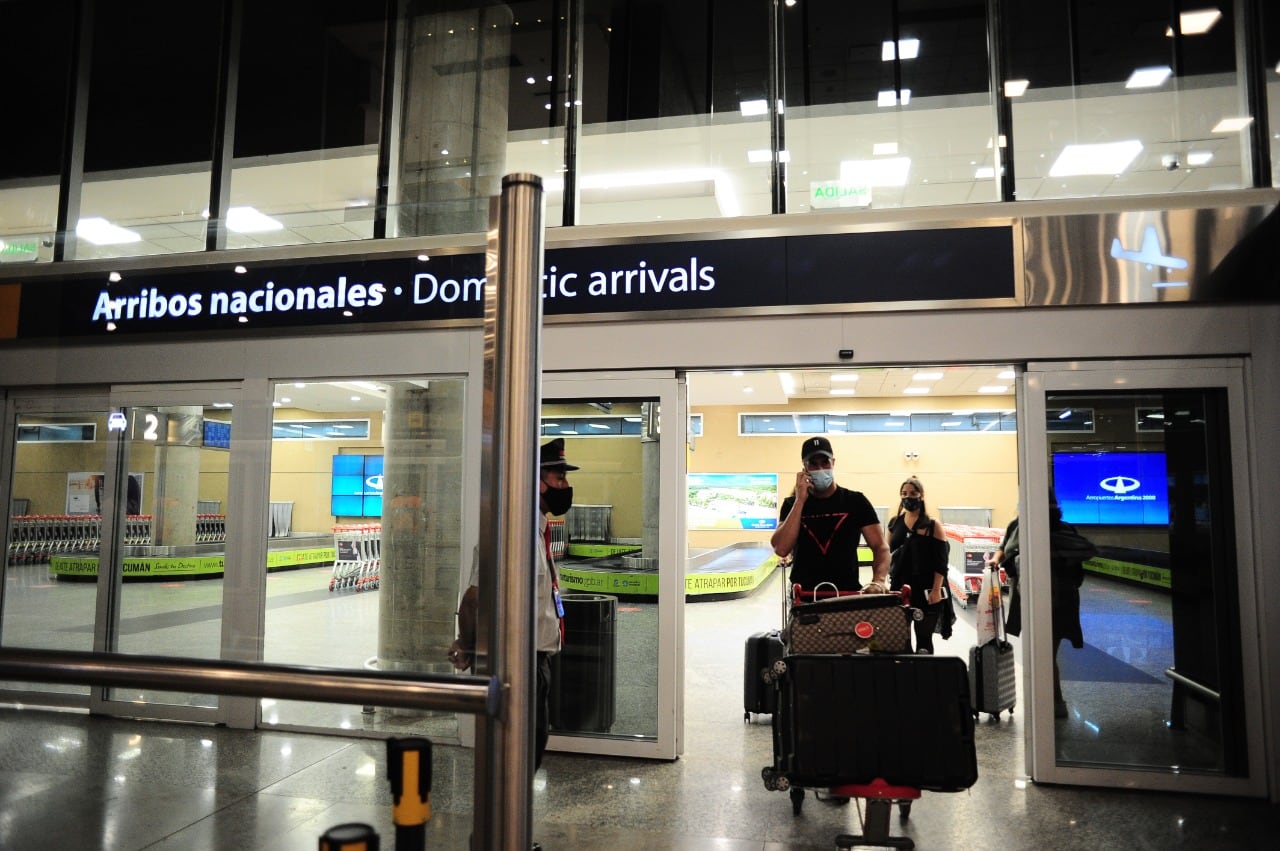 Llegó el primer vuelo a Aeroparque tras su reapertura (Foto: Clarín)