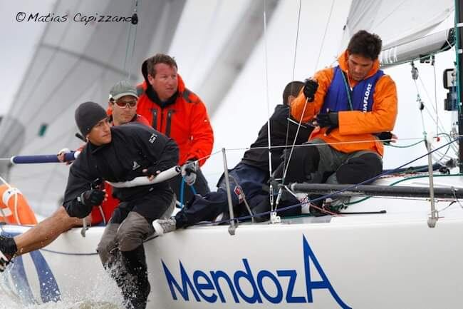 Tripulación de vela que permitió un antes y un después de la navegación en Mendoza. Con Halpern, Moneti, Decarolis Barqueros y Giambastiani.