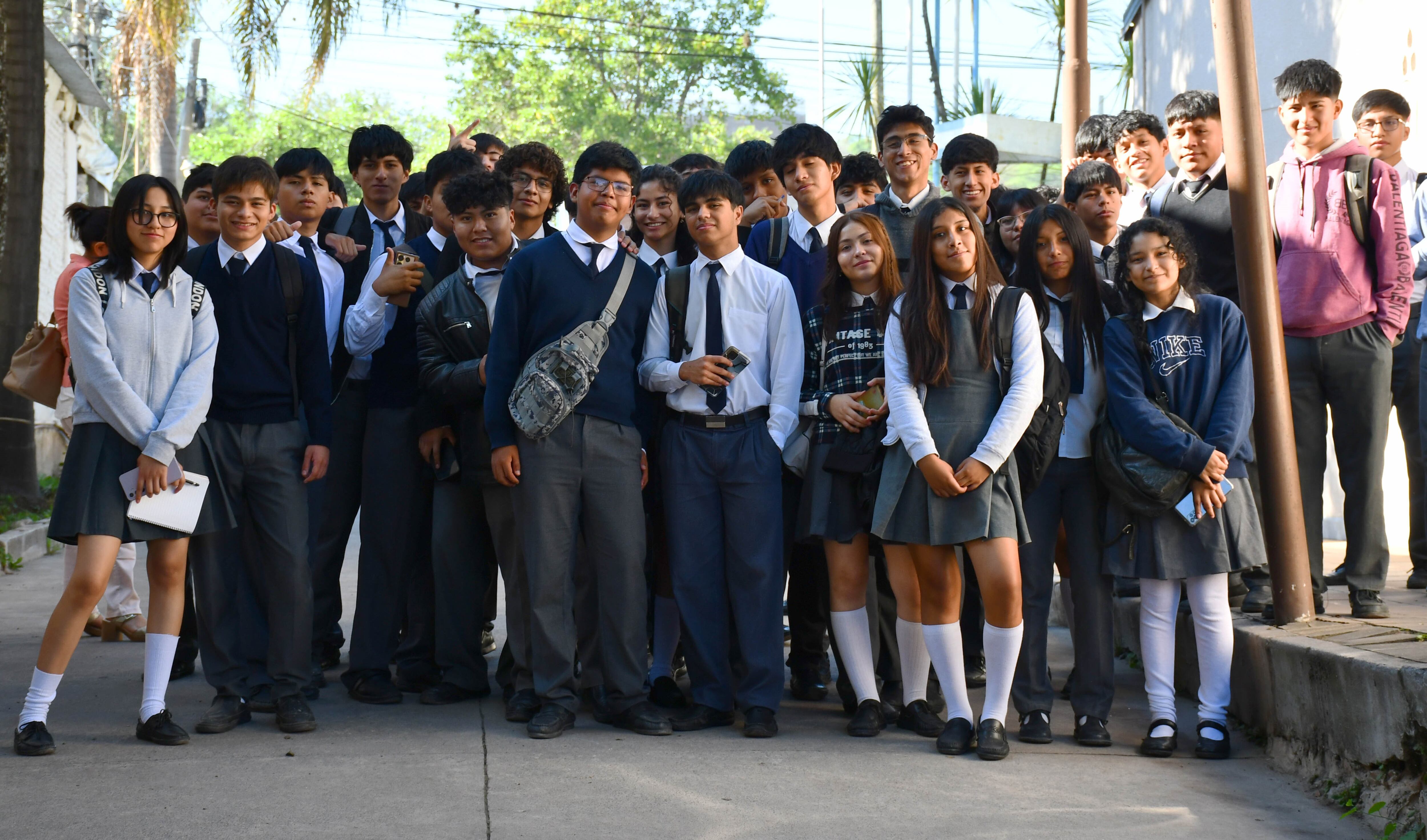 Estudiantes de la Escuela de Educación Técnica n° 1 “Escolástico Zegada”, en su visita al Concejo Deliberante de San Salvador de Jujuy.