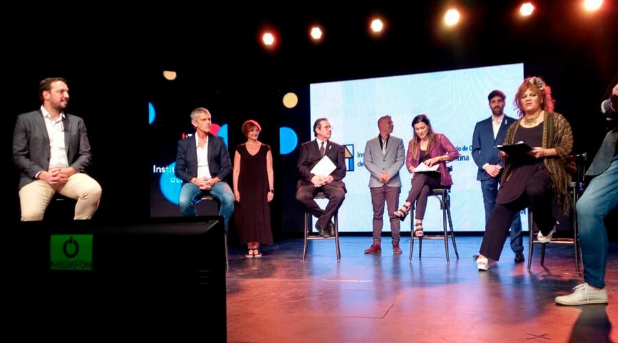 Un momento del acto que se desarrolló en el Teatro Español 