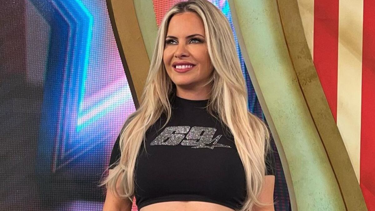 Ale Maglietti le regaló a sus fans una foto a puro glam: vestido al cuerpo, colores y mucho brillo