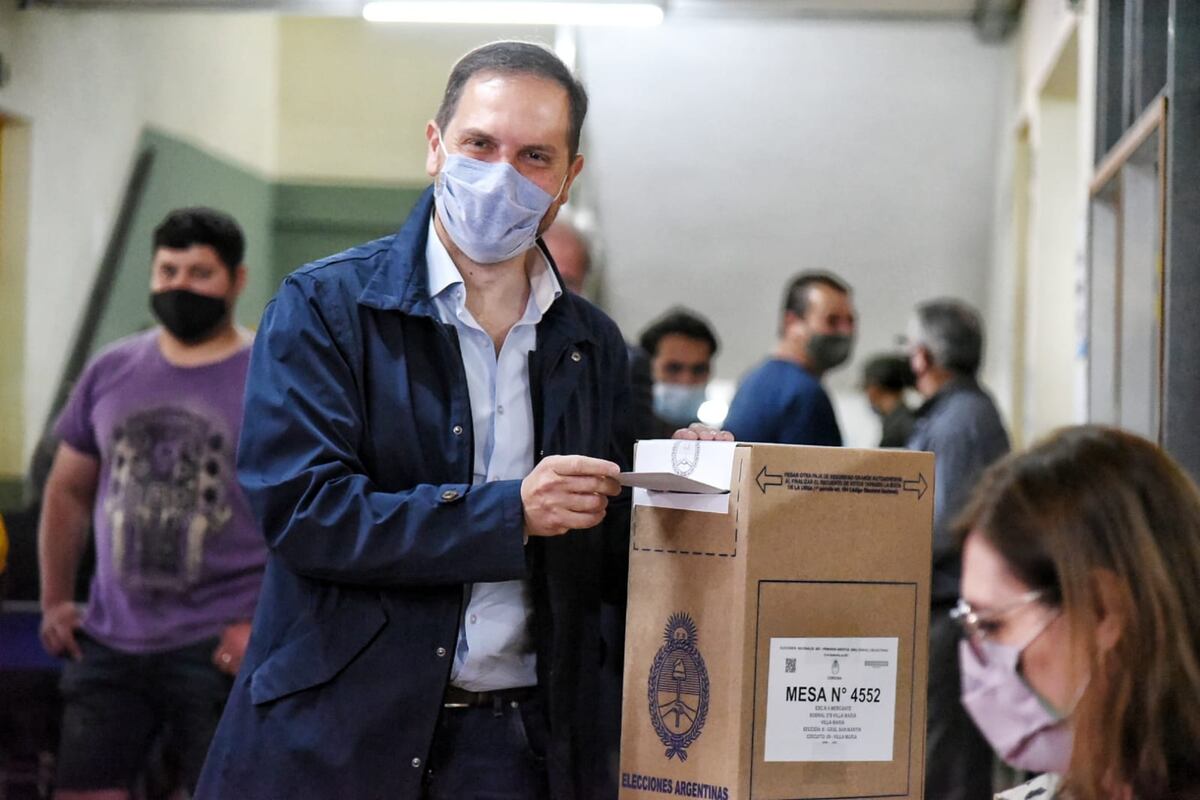 PASO 2021 en Córdoba: votó Martín Gill y aseguró “el acto se desarrolla con normalidad”