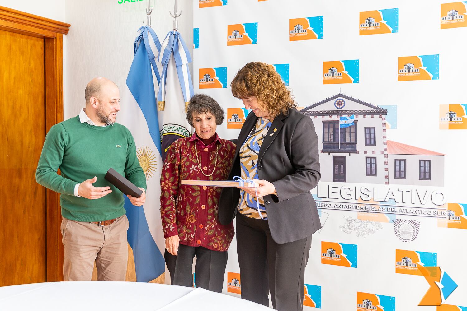 Desayuno protocolar de legisladores junto a las Veteranas de Guerra de Malvinas Mariana Soneira, María Liliana Colino y Silvia Barrera.