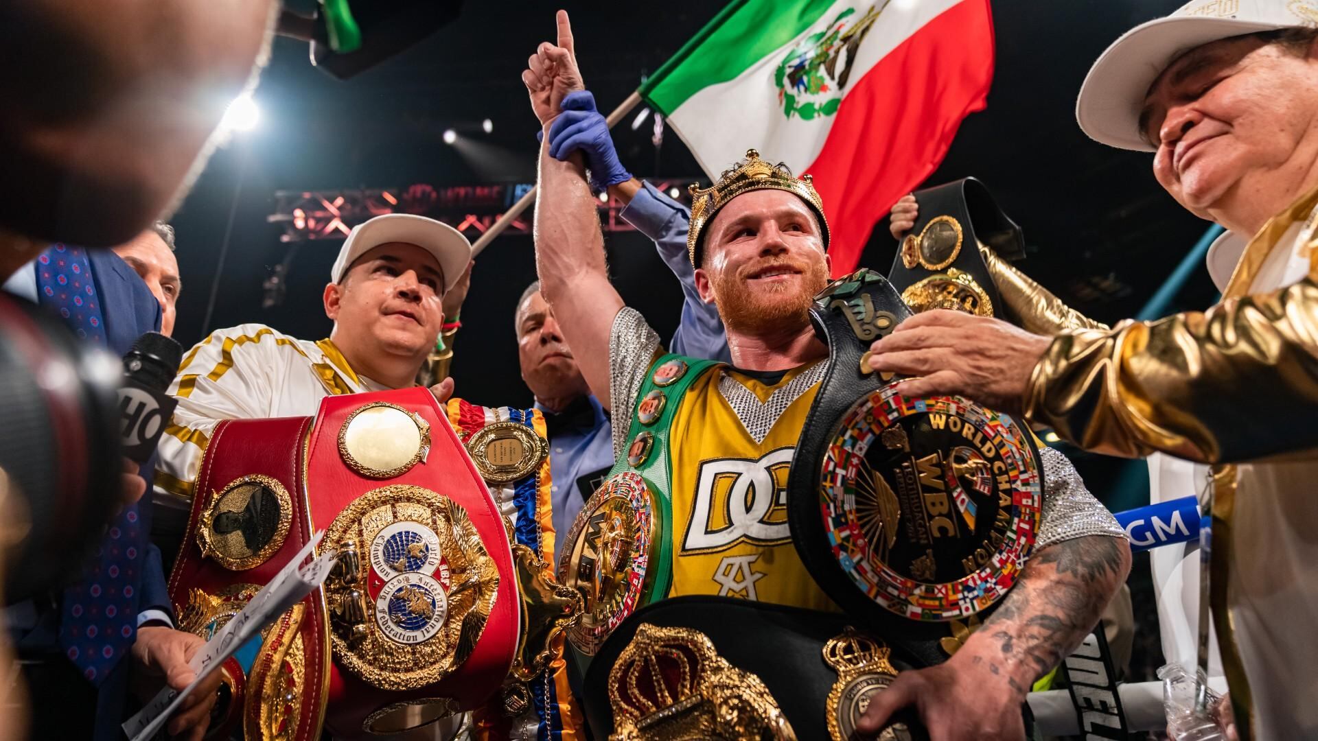 Saul Canelo Álvarez es el actual campeón de la categoría supermedianos de las AMB, CMB, OMB y FIB.