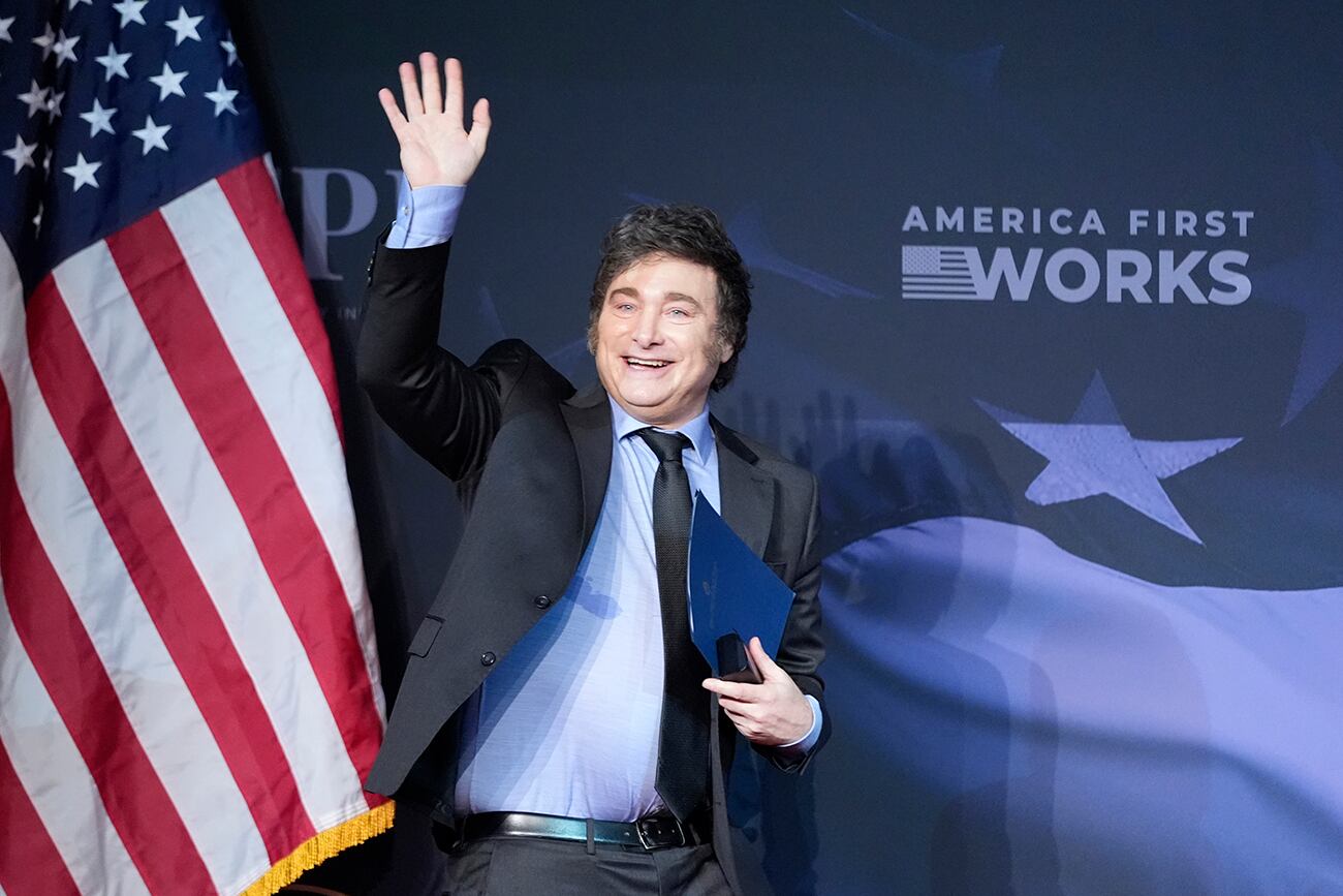 El presidente argentino Javier Milei llega a una gala del America First Policy Institute, en la residencia Mar-a-Lago del presidente electo Donald Trump, el jueves 14 de noviembre de 2024, en Palm Beach, Florida. (Foto AP/Alex Brandon)