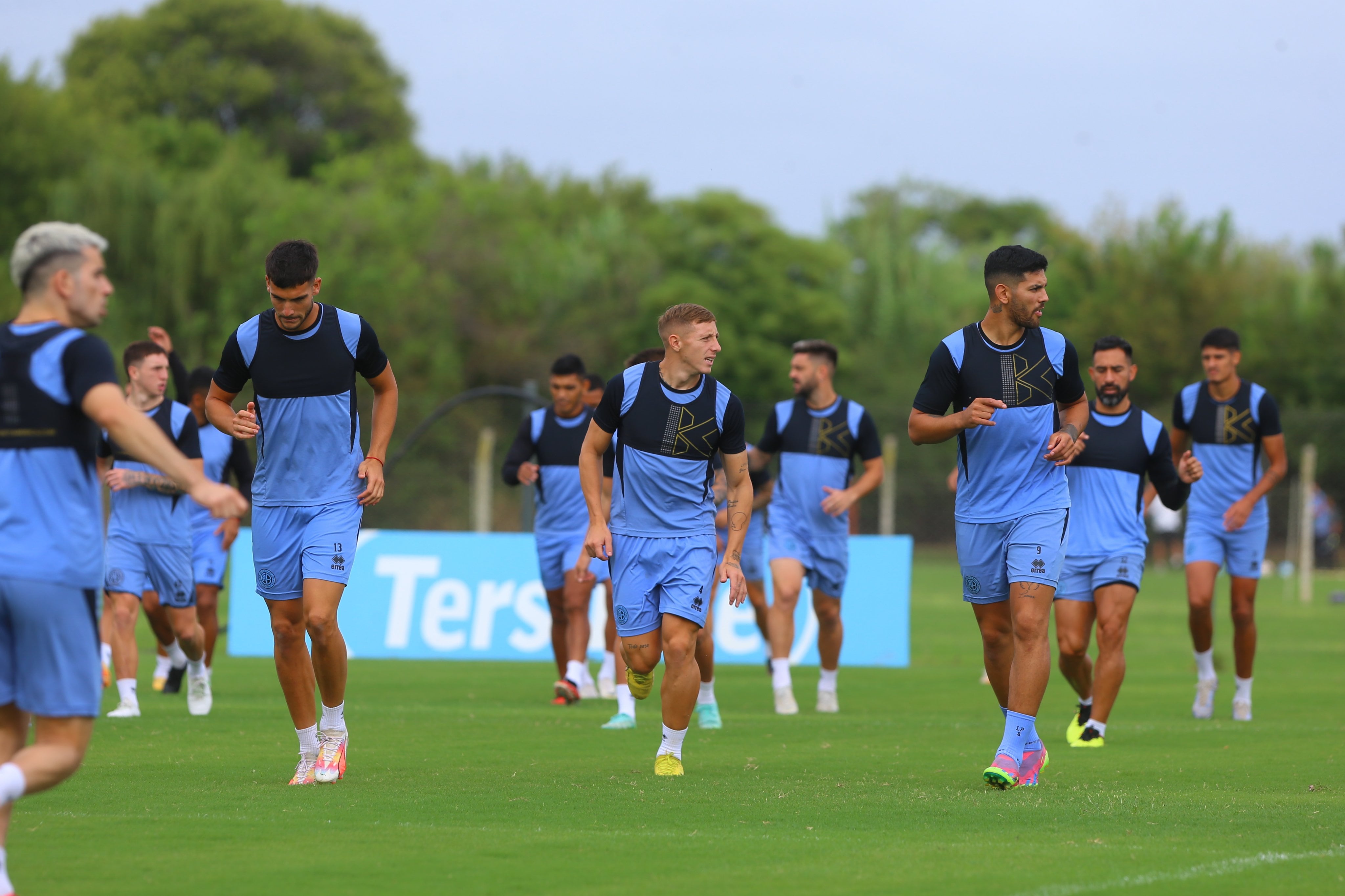 El plantel de la "B" trabajó en el predio Armando Pérez y este miércoles viaja a Buenos Aires (Prensa Belgrano).