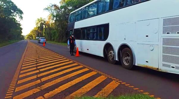 Parque Nacional Iguazú: policías realizan controles viales.