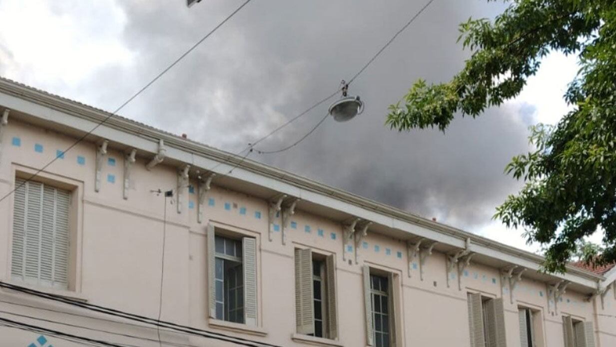 Incendio en una fábrica de corchos del macrocentro