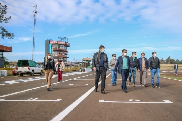 El intendente Stelatto recorrió las obras del Autódromo Rosamonte.