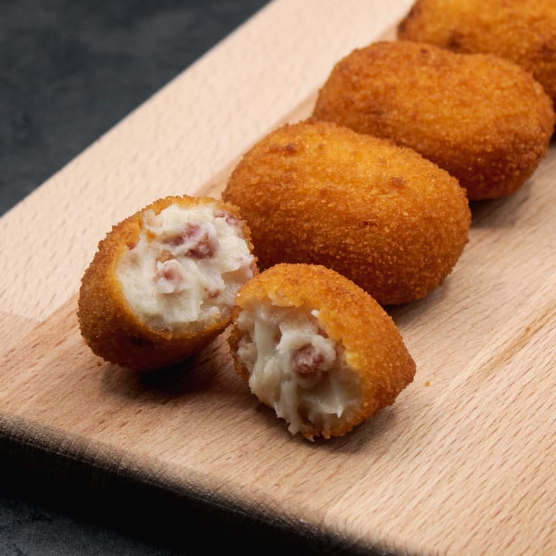 Las croquetas son una mezcla a base de bechamel.