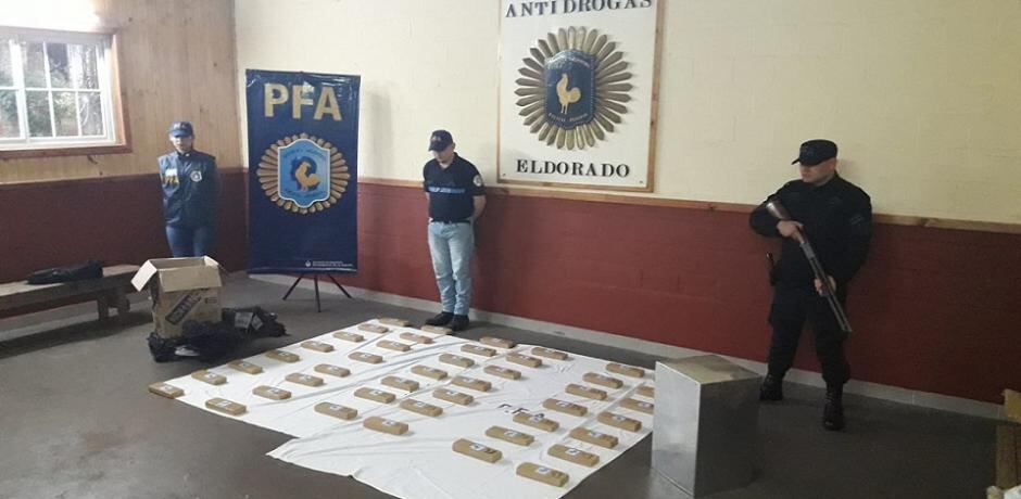 La Policía Federal incautó marihuana en cajas de encomiendas en Puerto Esperanza.