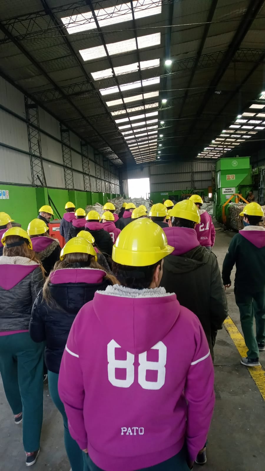 Alumnos del Colegio Jesús Adolescente visitaron la Planta de Residuos de Tres Arroyos