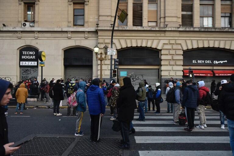 Corte en la Estación Once de usuarios que vieron suspendido el servicio