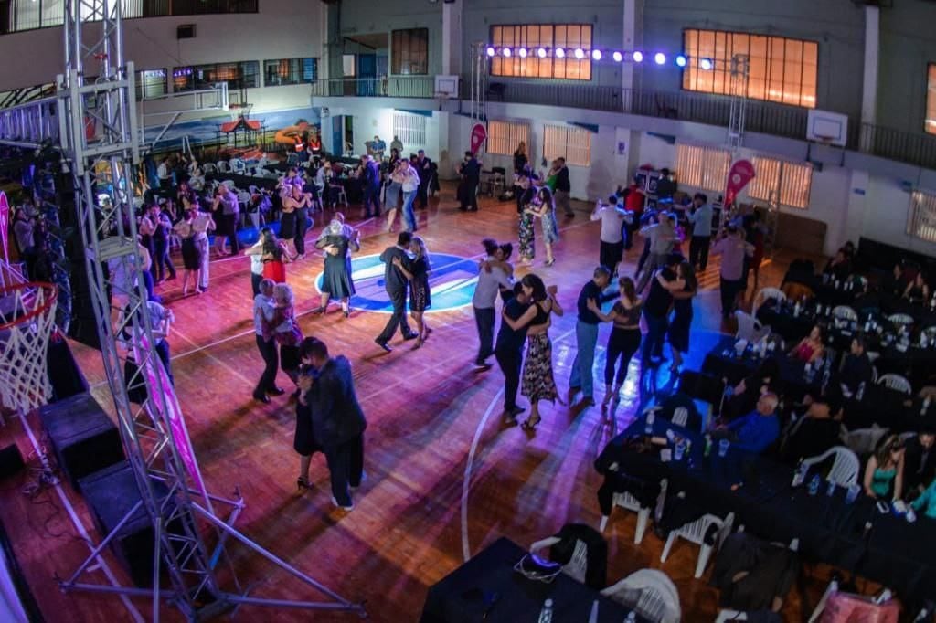 Gran milonga en el polideportivo Favale de Ushuaia