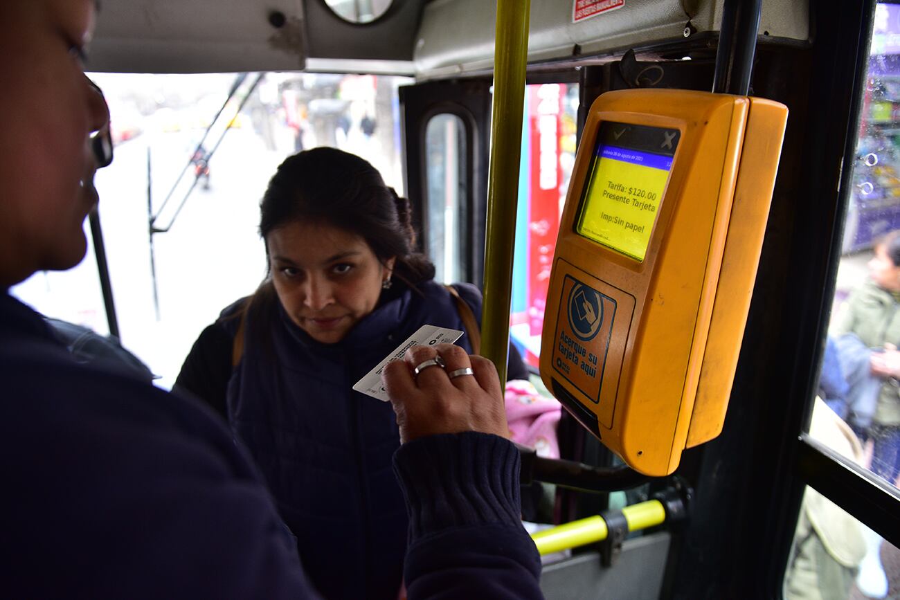 El precio del transporte urbano de pasajeros en la ciudad de Córdoba escaló hasta los 700 pesos.