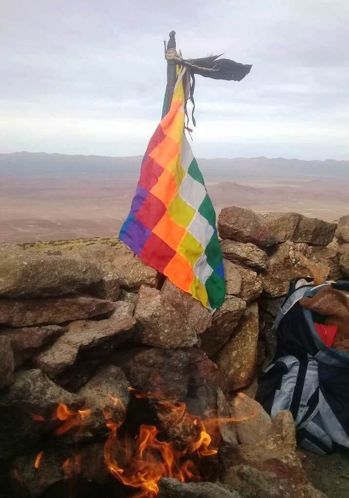 Enarbolando la bandera wiphala, comunidades celebraron en Jujuy el primer solsticio de invierno con la ceremonia del Inti Raymi.