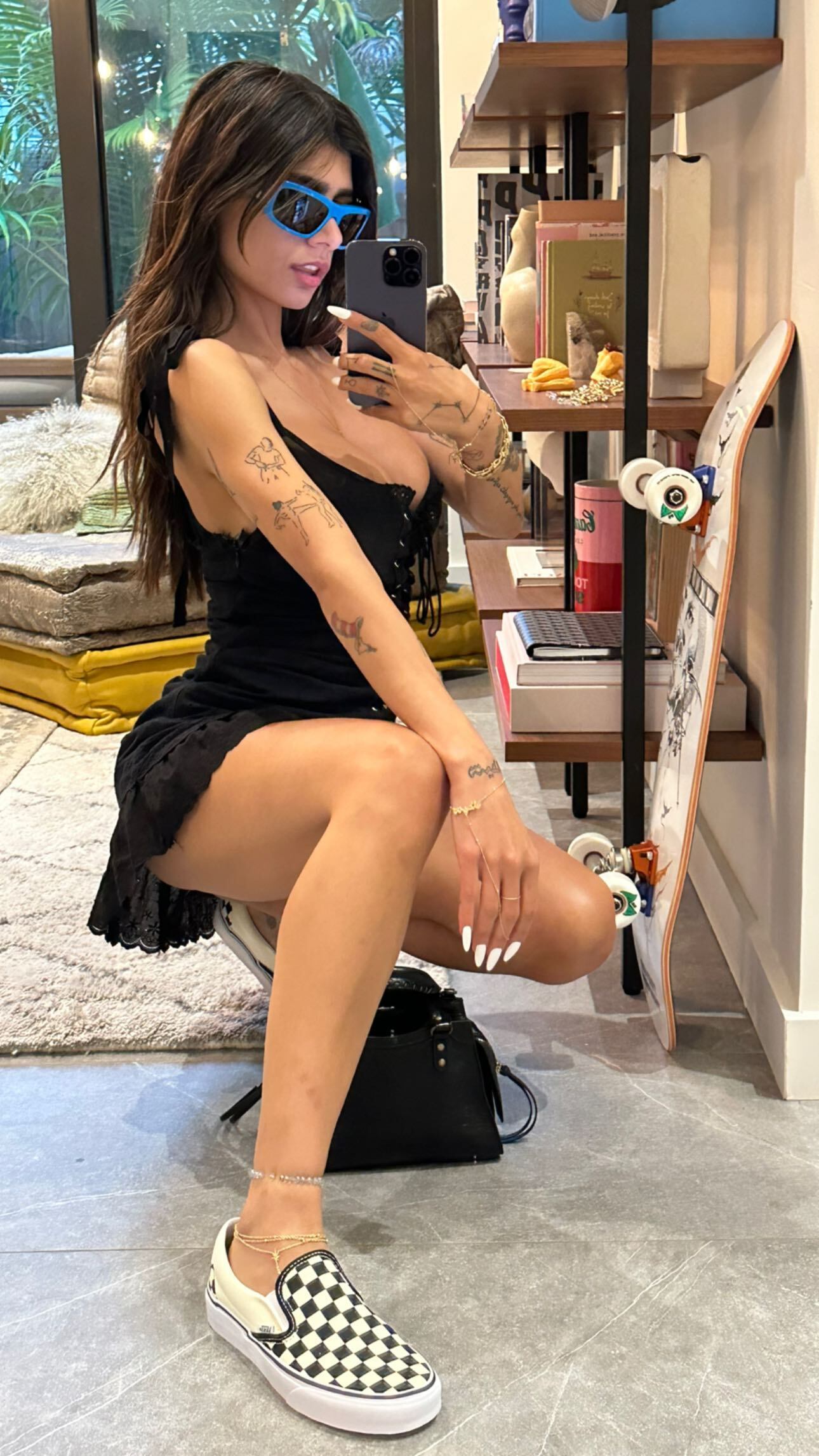 Mia Khalifa cautivó con su look.