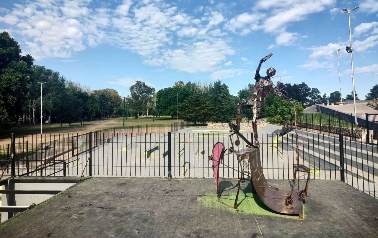 Voluntarios ayudaron en los trabajos de reparación del skatepark.