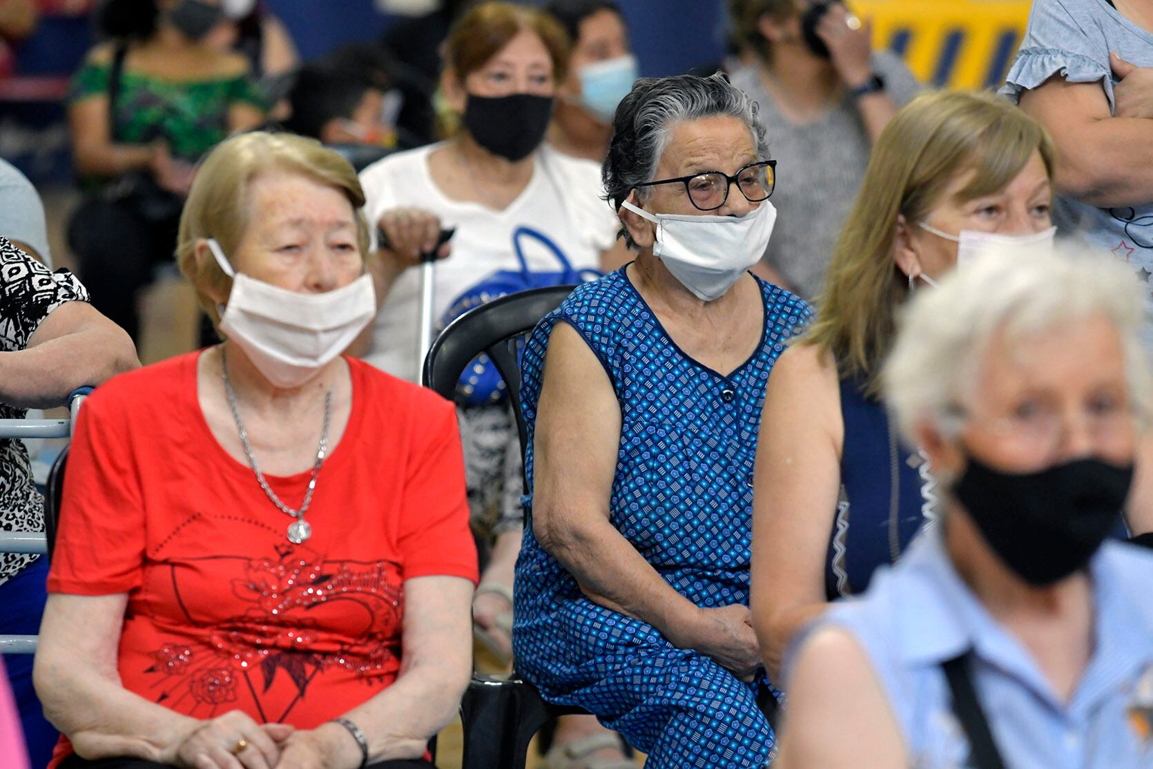 La aplicación de las terceras dosis tendrá como prioridad la fecha en la que fue aplicada la segunda dosis, y a su vez, dentro de esta categoría, los adultos mayores estarán primeros en la lista.