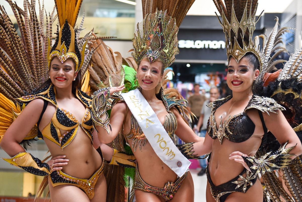 El Carnaval del País deslumbró en Buenos Aires con un show de batucadas y pasistas