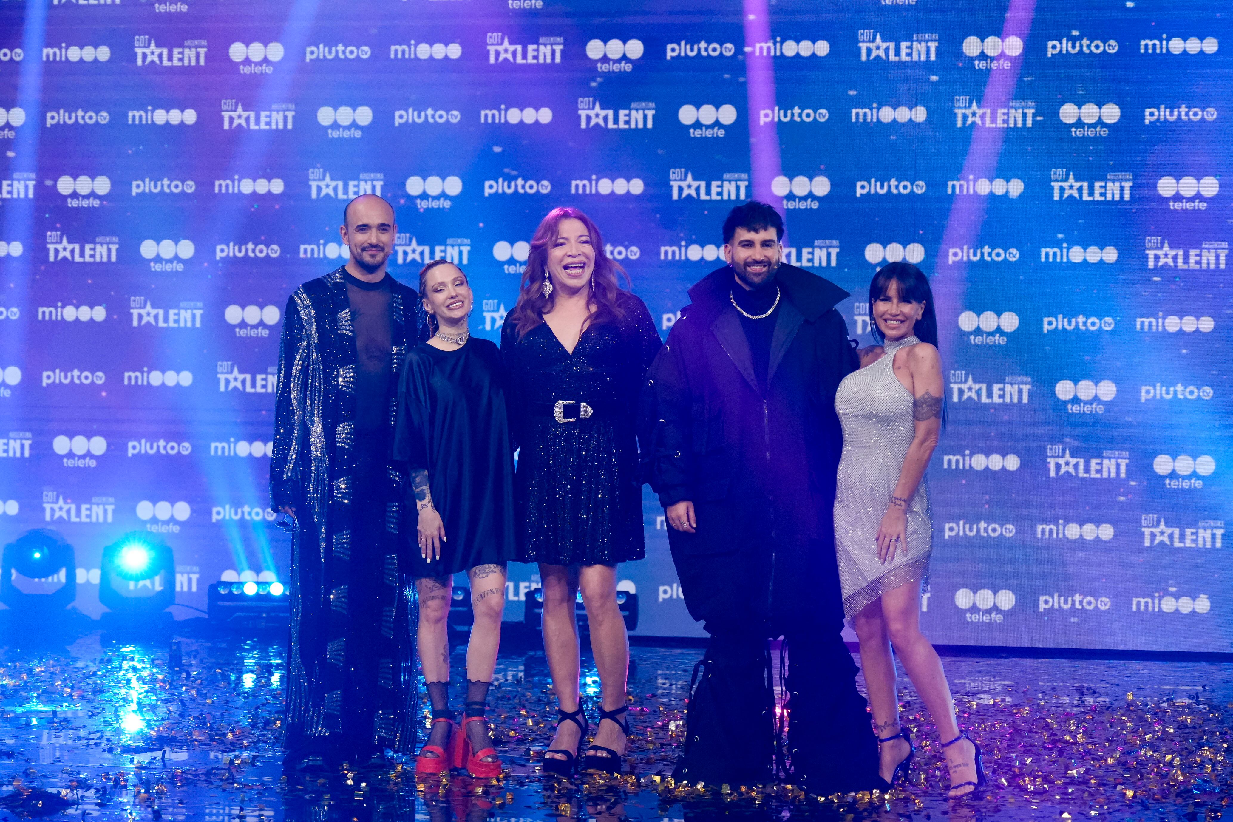 Lizy Tagliani, conductora de Got Talent Argentina, y los jurados del programa: Abel Pintos, La Joaqui, Emir Abdul y Flor Peña. (Foto: Prensa Got Talent Argentina)