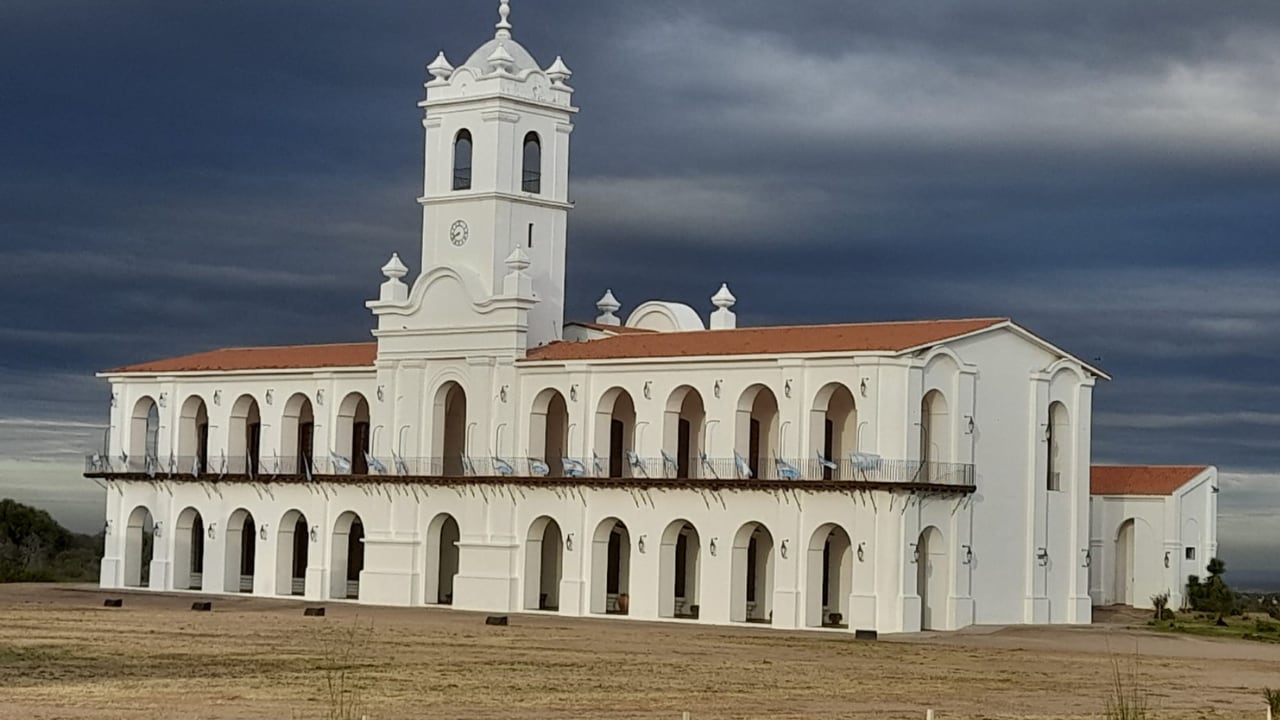 Parque Patrio, un lugar ideal para conocer la réplica de la Casa de Tucumán y el Cabildo