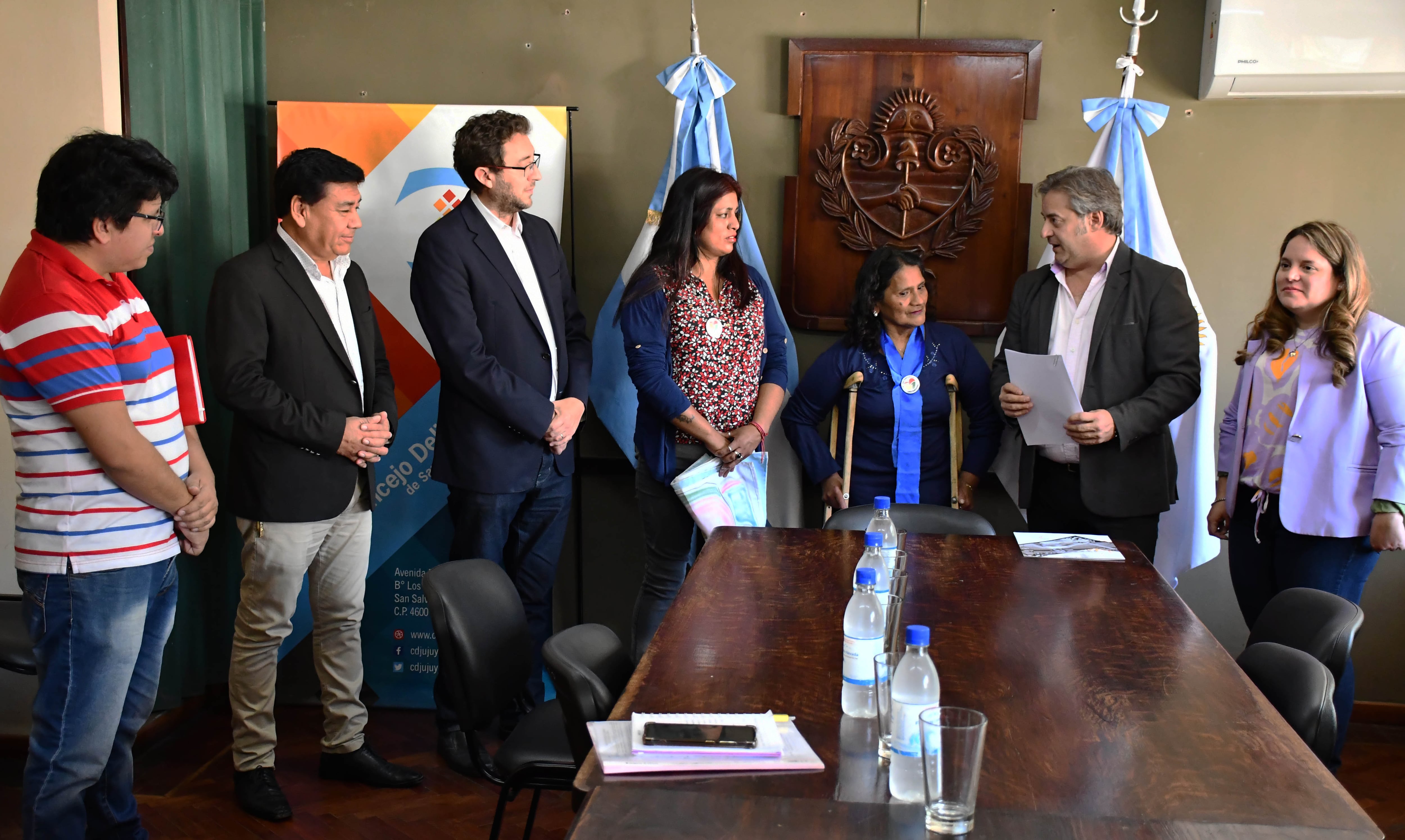 Guillermo Alemán, Néstor Barrios, Leandro Giubergia, Pamela Flores, Beatriz Luque, Gastón Millón y Melisa Silva, en el sencillo acto cumplido en el Concejo Deliberante.