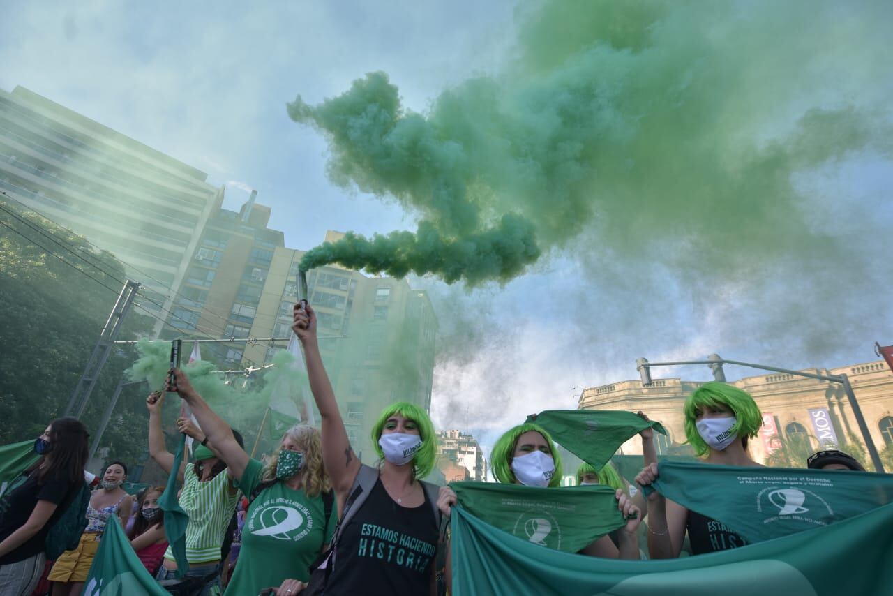 Un centenar de manifestantes se reunieron en las calles del centro de Córdoba para pedir por la legalización del aborto