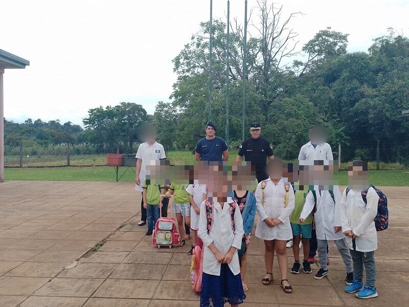 Comandante Andresito: policías llevan adelante charlas de concientización en establecimientos educativos.