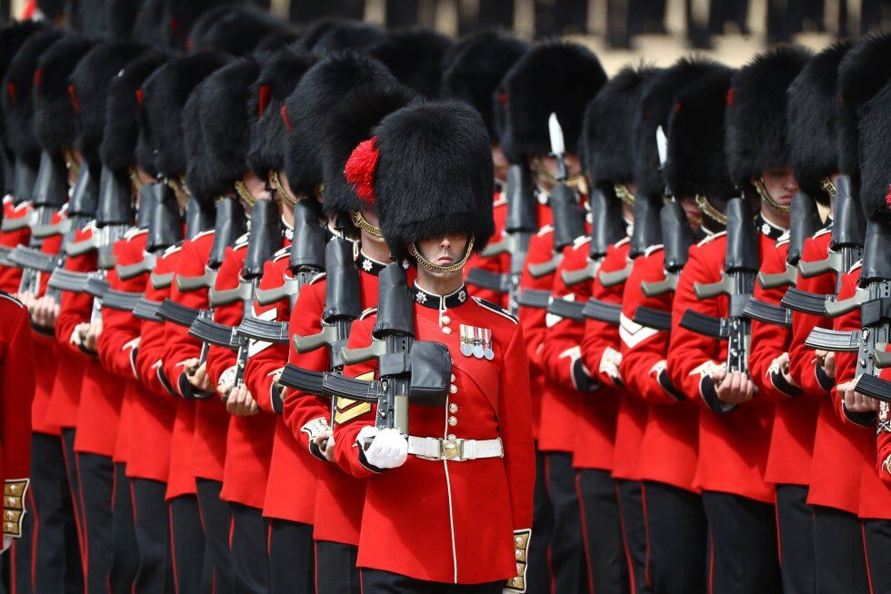 Soldados de la Coldstream Guard, del Ejército Británico, desembarcaron en Malvinas.